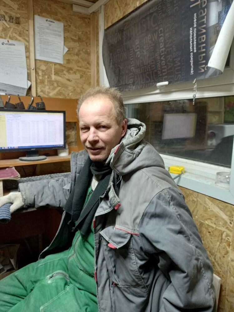  25018221  , 49 ,    --