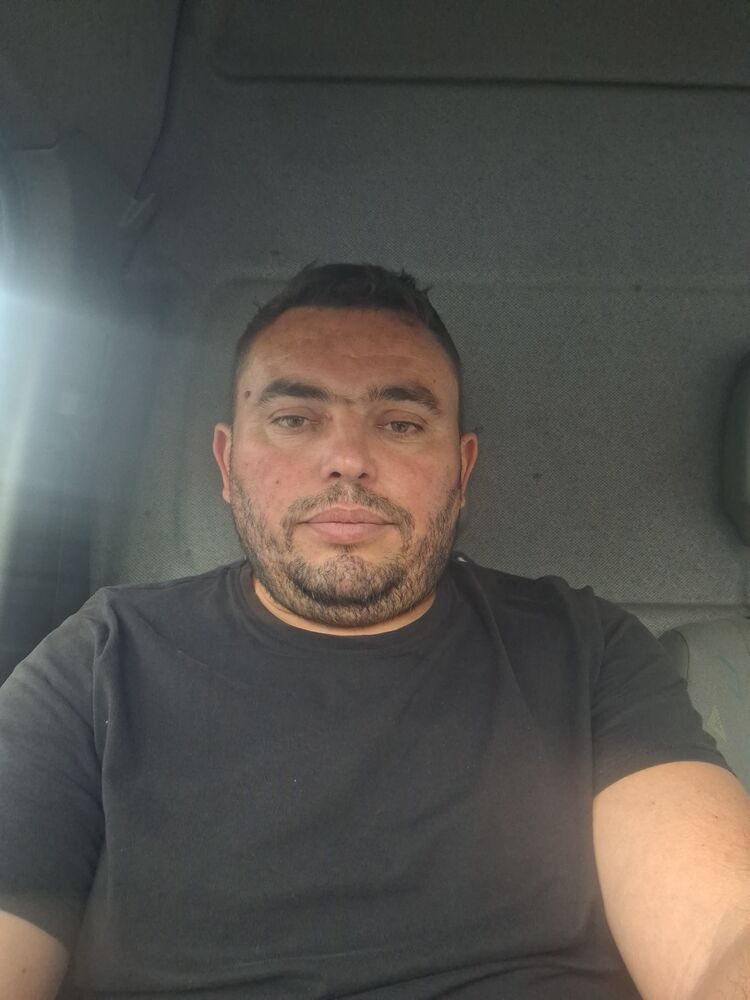  47350711  Giannis, 44 ,    