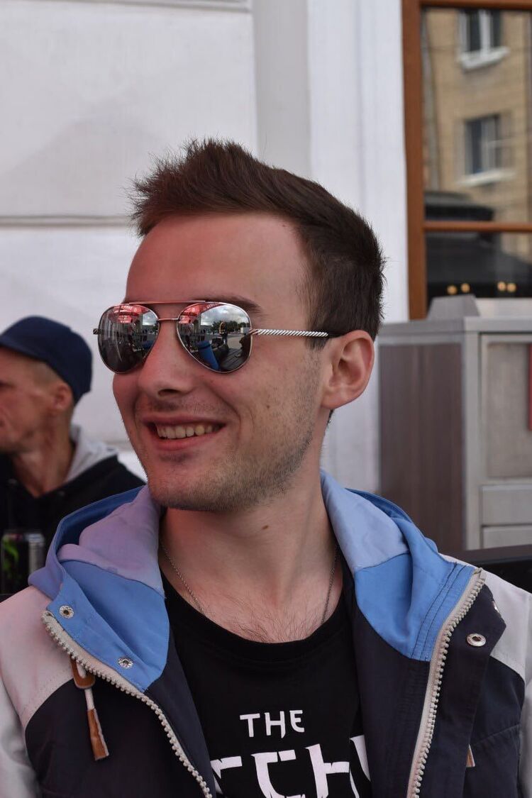  40923101  Ilya, 22 ,    -