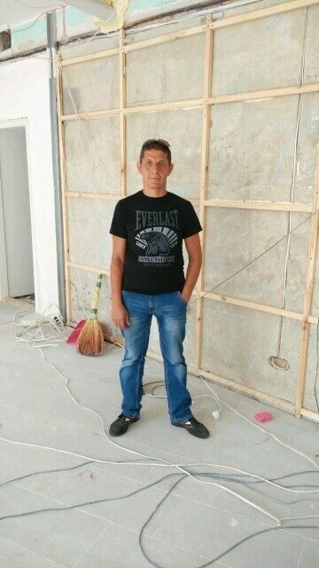  ,   Aleksej, 48 ,   