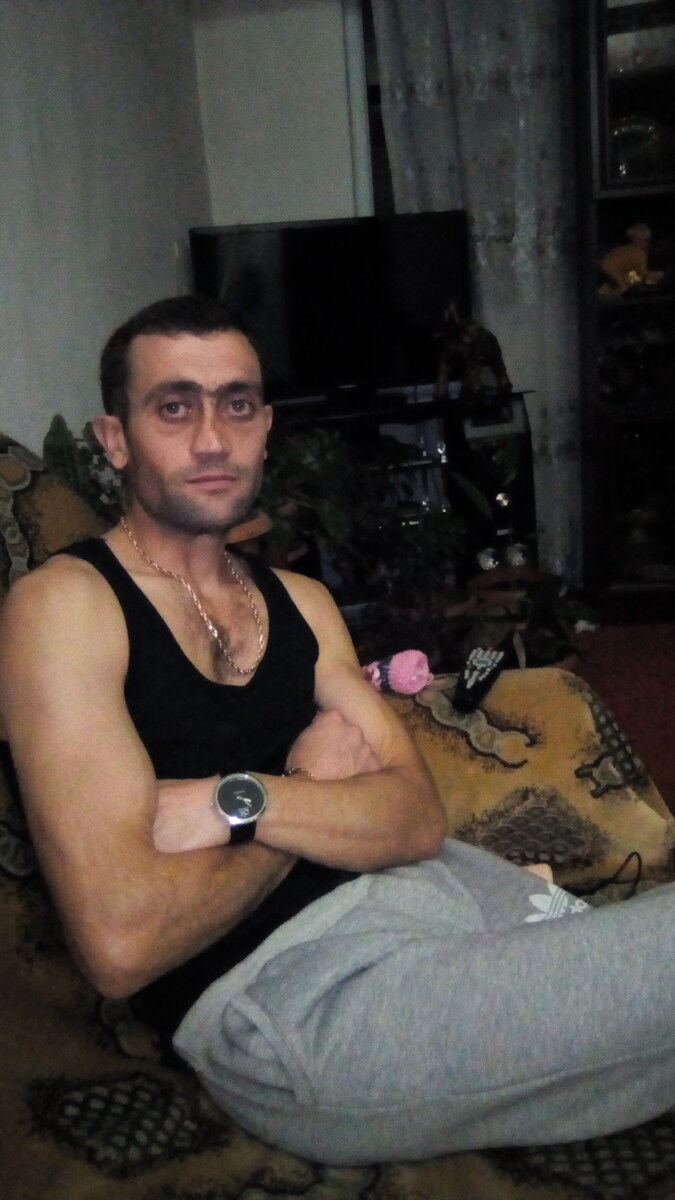  18391681  Gevorg, 39 ,    