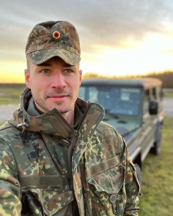  ,   Bruno, 42 ,     , c 