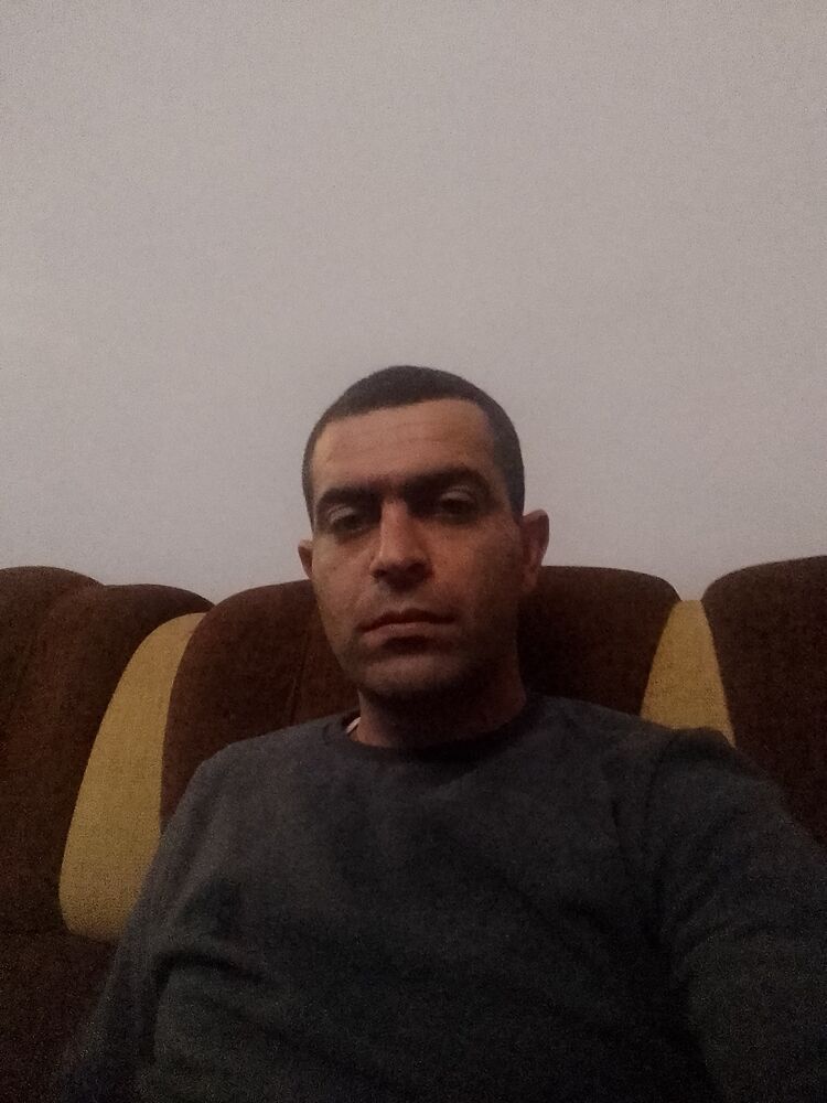  24637901  Davit, 35 ,    