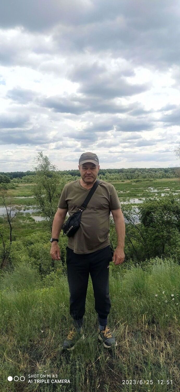  39183821  Vladimir, 53 ,    