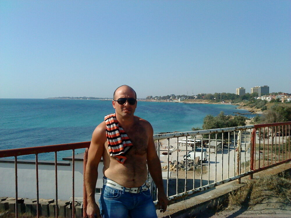  ,   Gio, 45 ,   