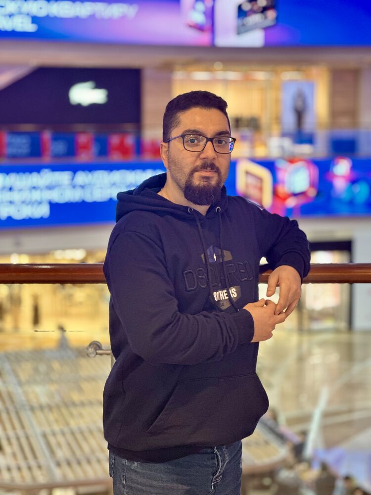  53881551  Xecam, 33 ,    