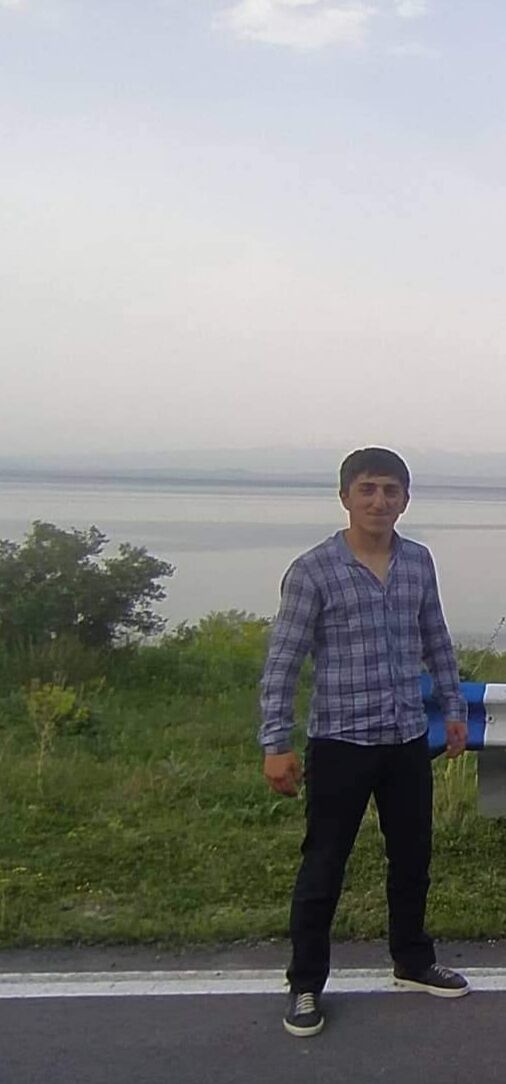  31871231  Armik, 27 ,    