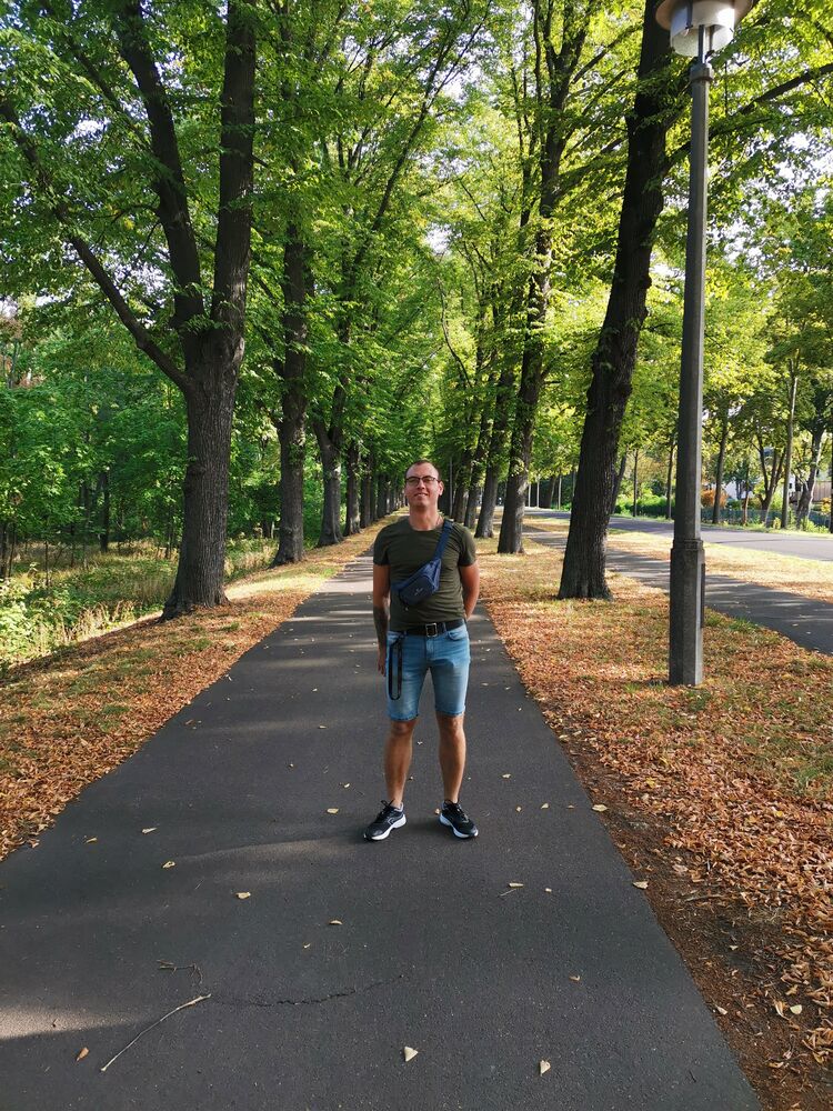  28691681  Ivan, 35 ,     