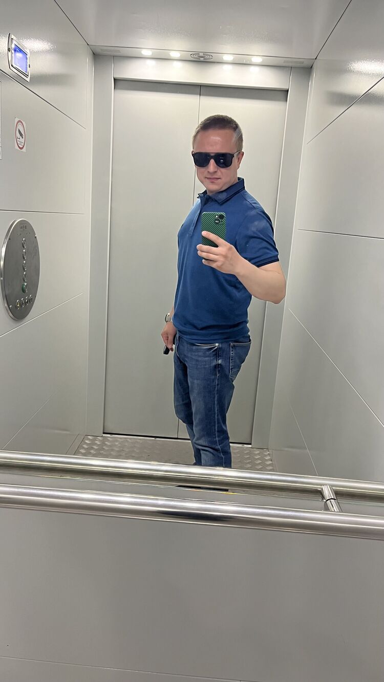  47111941  , 33 ,    