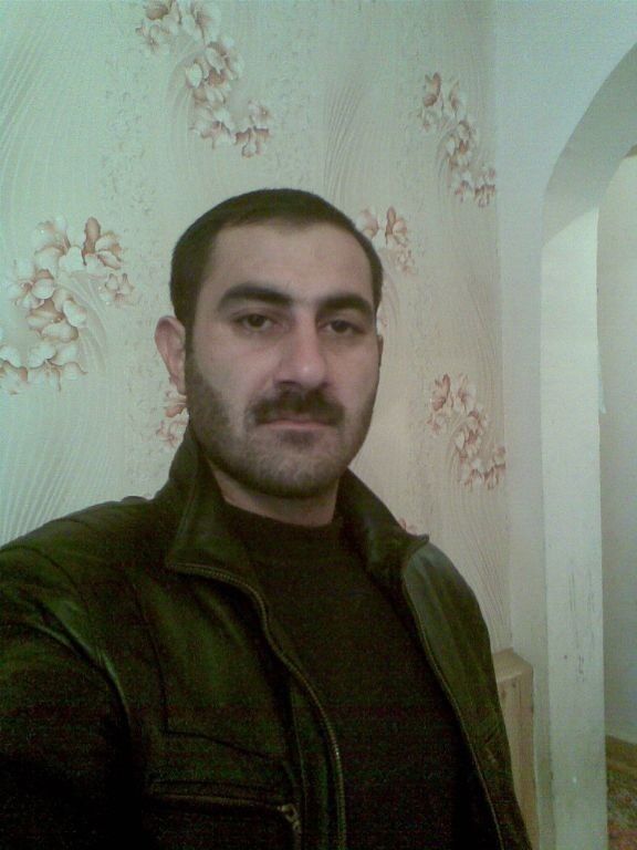  10096061  BABEK, 39 ,    