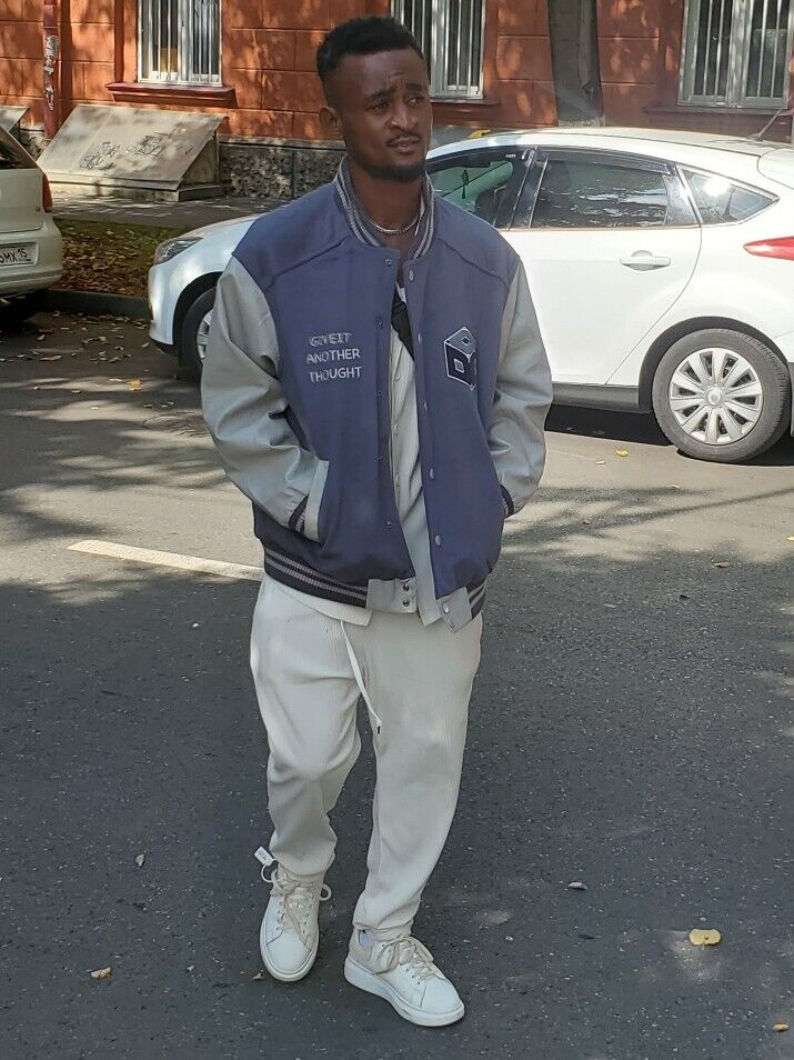  46645871  Pharrel, 27 ,    