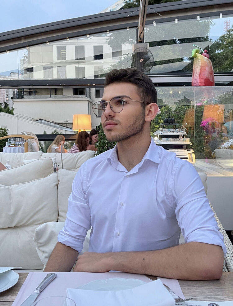  28187291  Eduard, 23 ,    