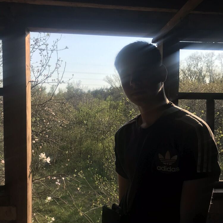  22125991  Vlad, 25 ,    