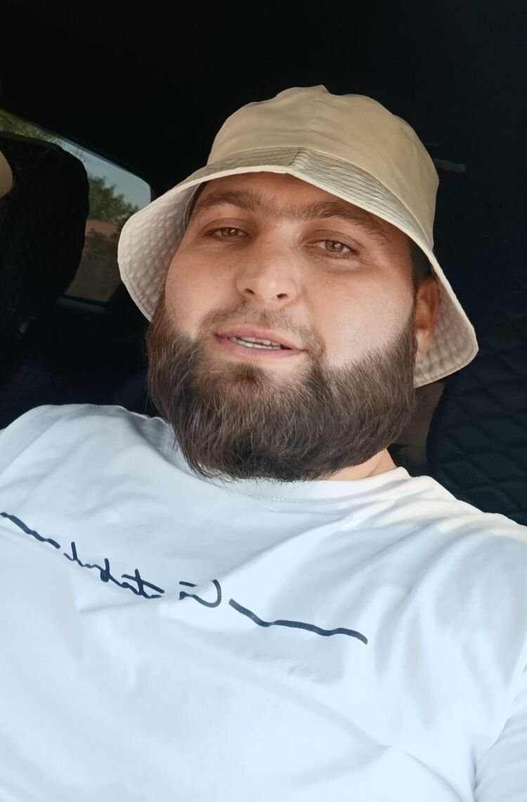  52880981  Yusuf, 34 ,    