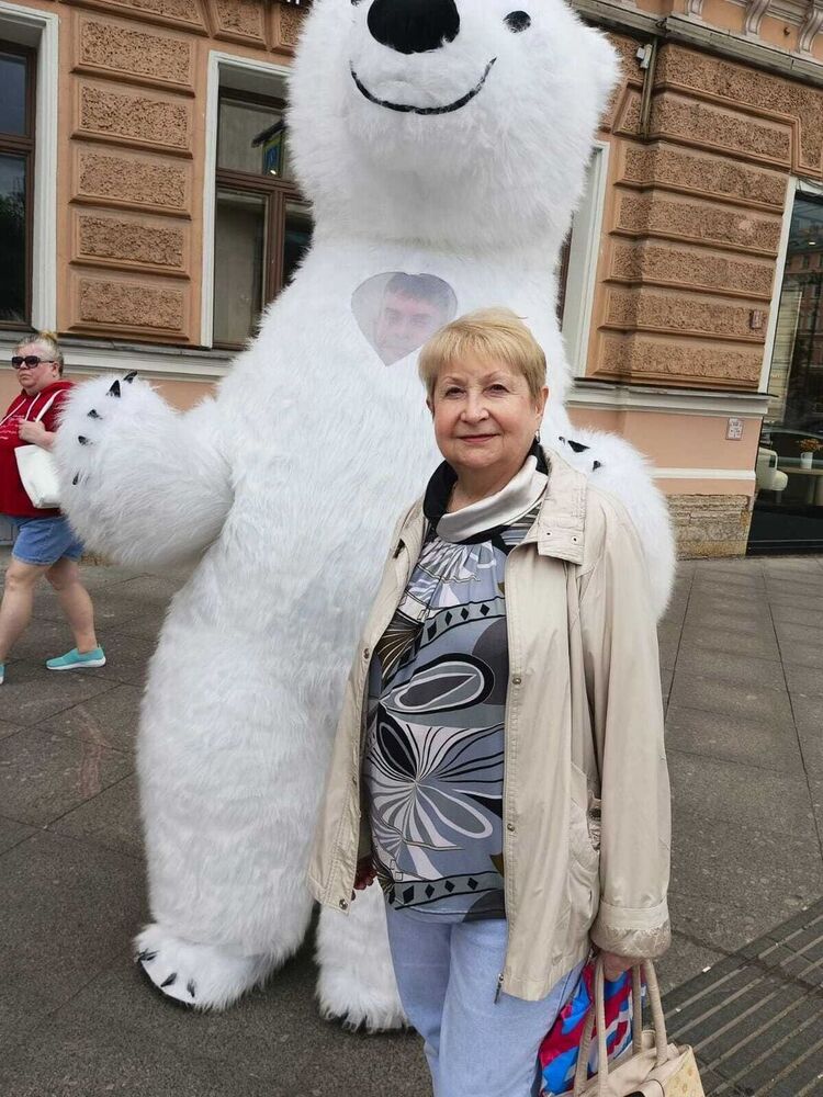  52420681  Elena, 63 ,    -
