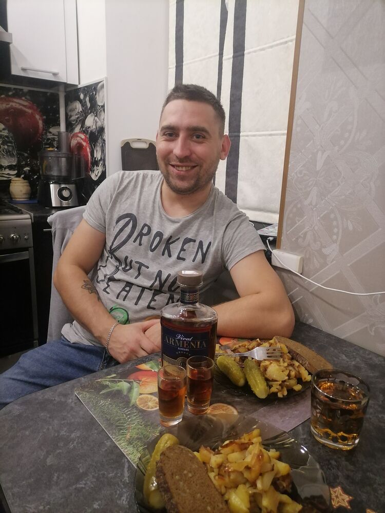  31149701  Ruslan, 29 ,    
