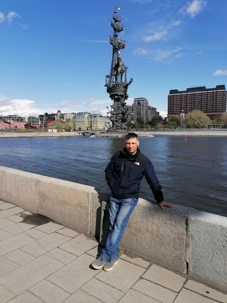  46273851  Anatolii, 42 ,    
