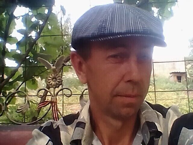  ,   Viktor, 48 ,   ,   