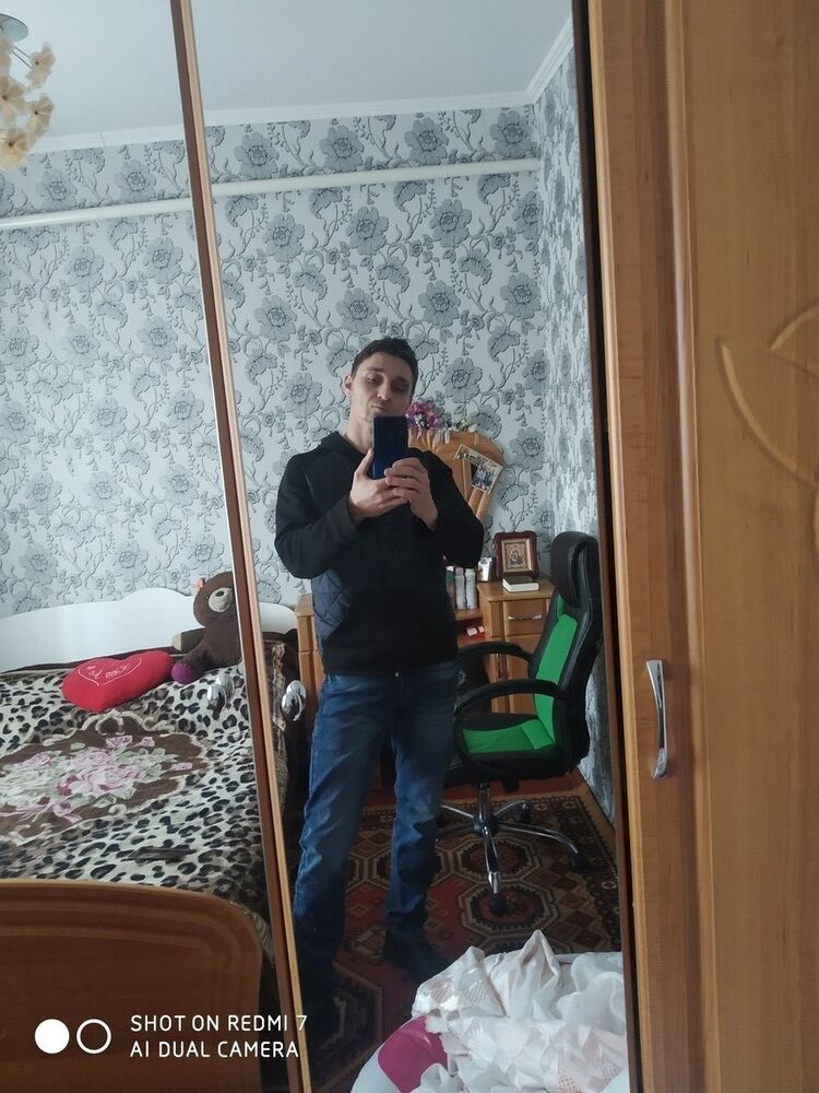  19036851  Serhiy, 34 ,    