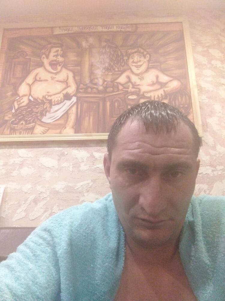  23979821  Arman, 41 ,    