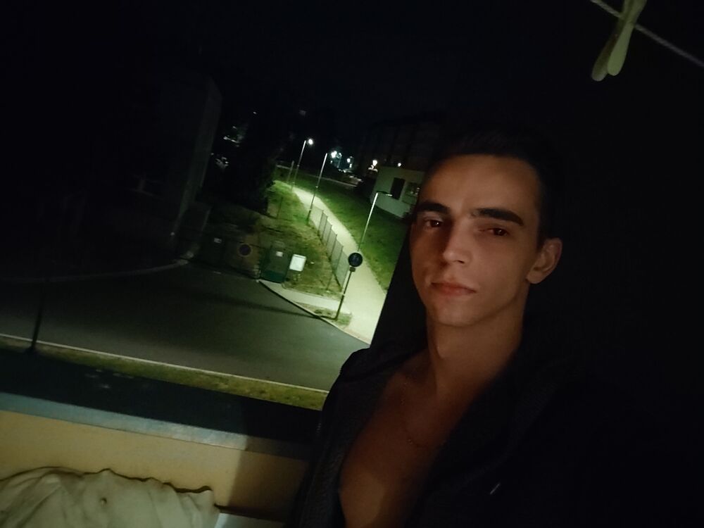  52582821  , 25 ,    Postoloprty