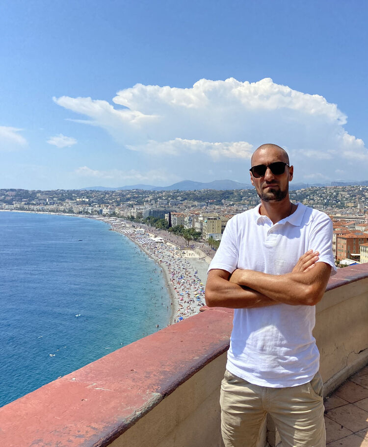  ,   Dumitru, 32 ,   c 