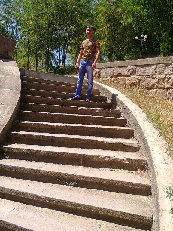  4813681  Erik, 29 ,    
