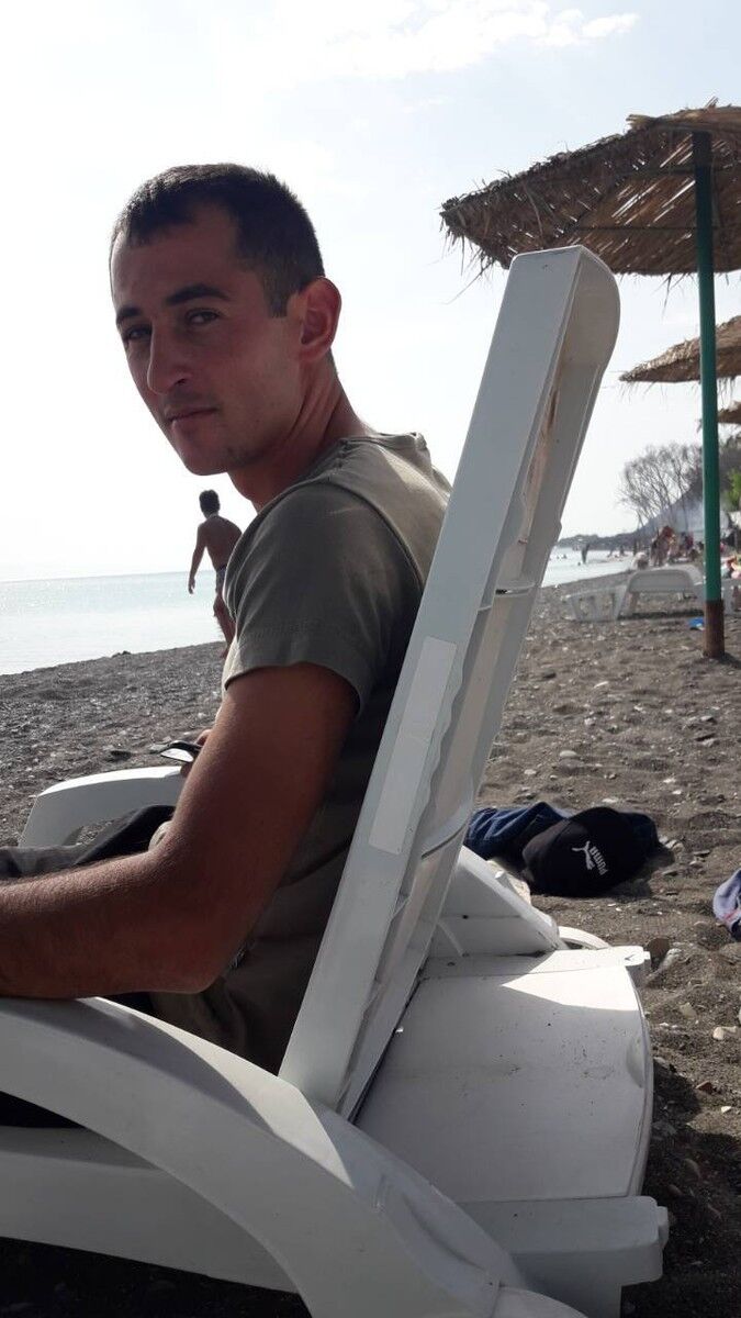  13672101  Davit, 31 ,    