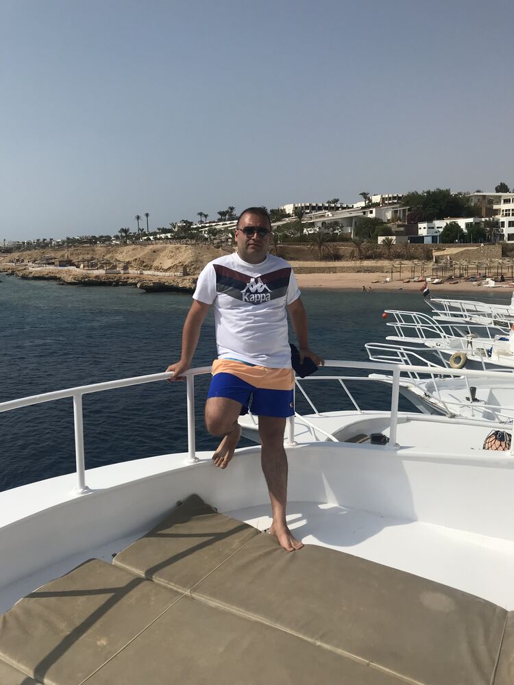  ,   Armen, 38 ,   ,   
