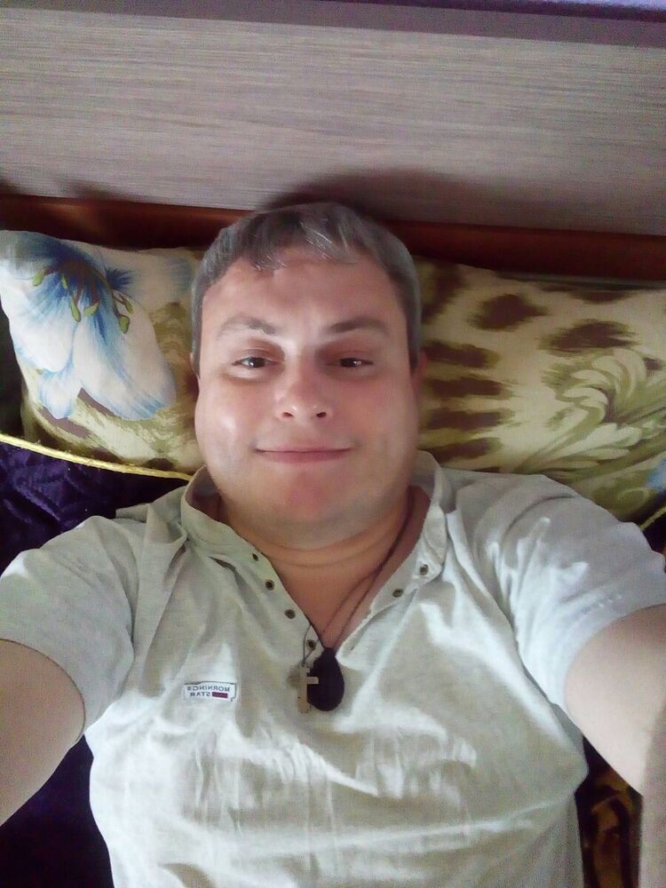  20923761  Vik, 49 ,    