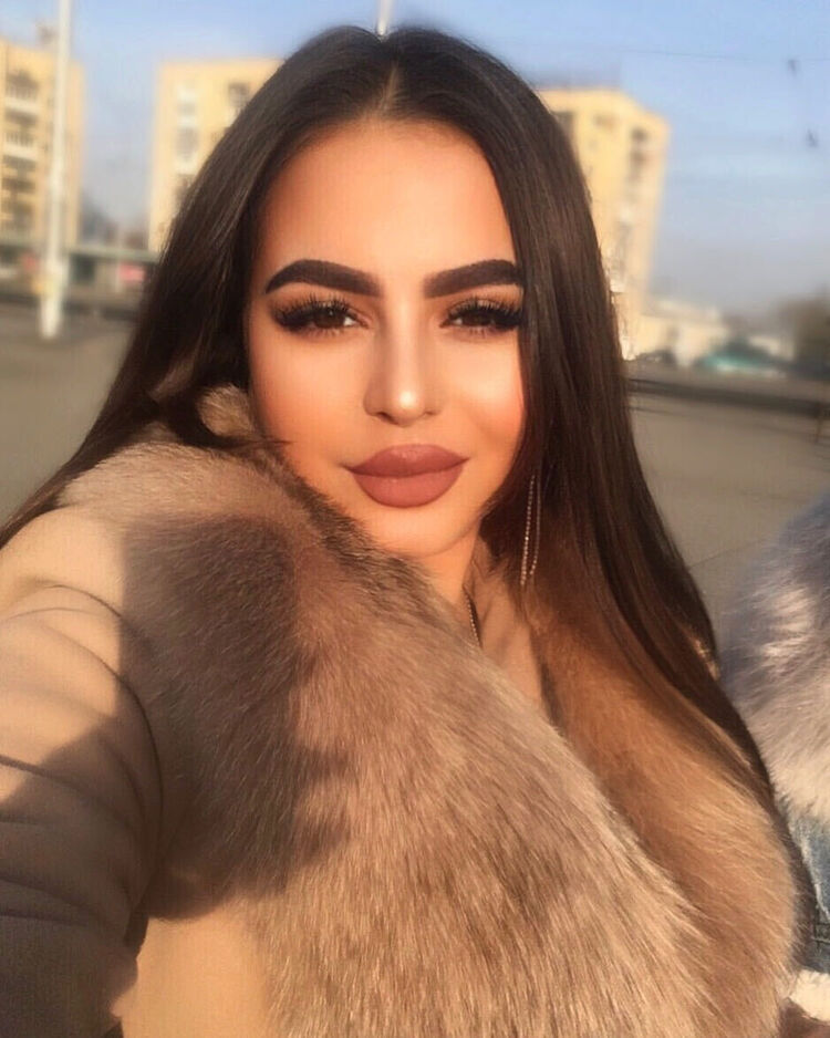  ,   Veronika, 24 ,   ,   