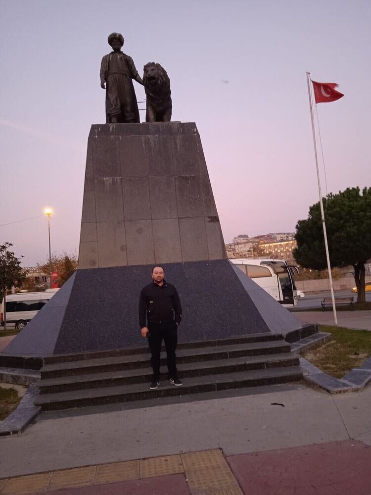  21950451  Bek, 39 ,    