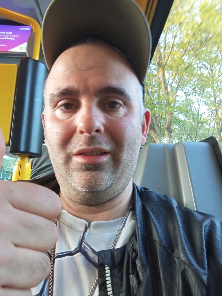  51222461  , 44 ,    Essen