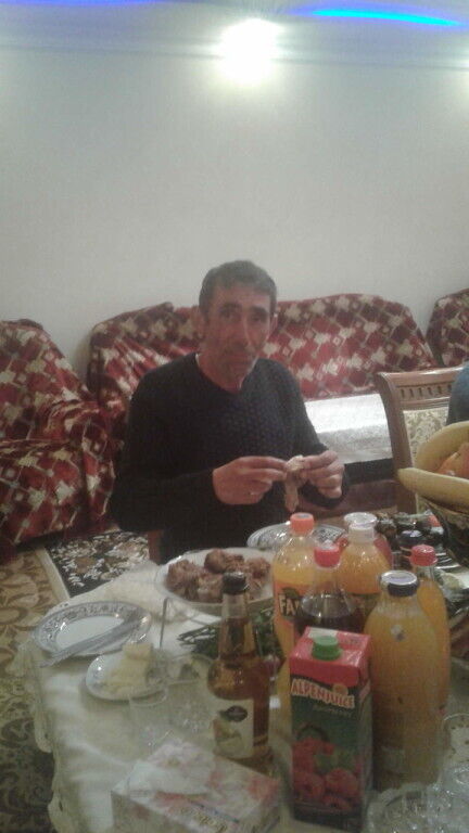  39549541  Abi, 52 ,    