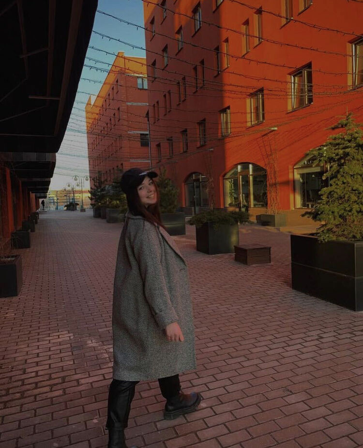  26208121  Victoria, 22 ,    