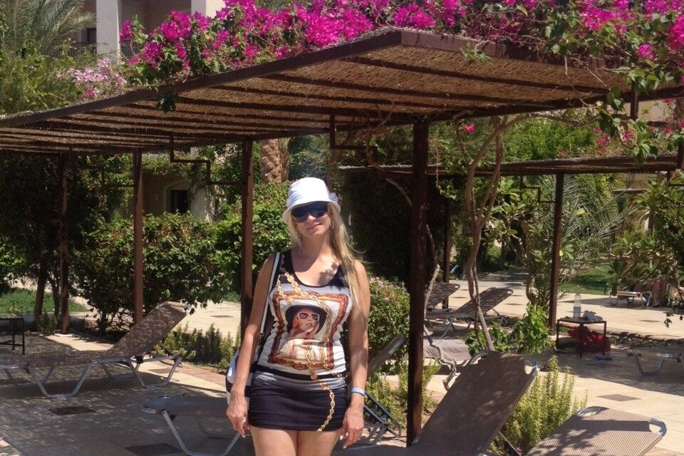  ,   Tina, 40 ,   ,   , c 