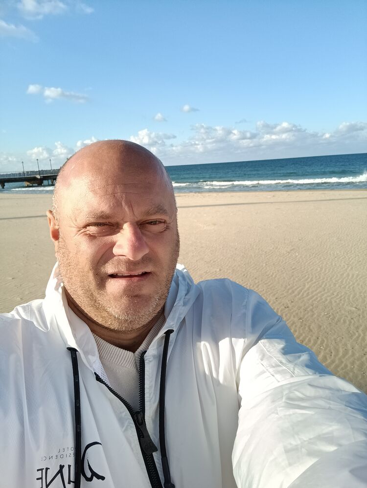  54197441  Georgi, 50 ,    