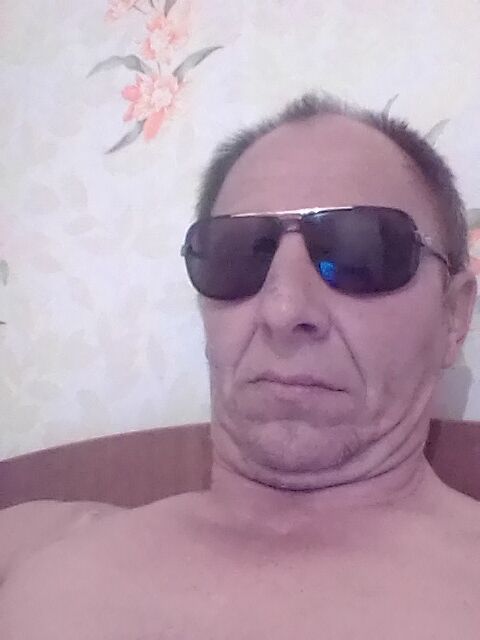  23688361  Viktor, 44 ,    