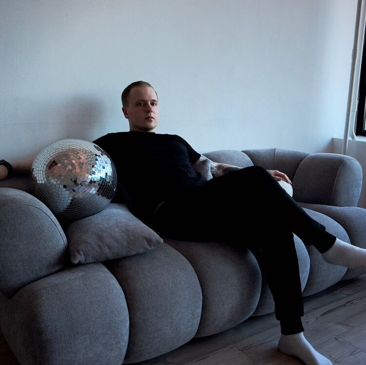  ,   Roman, 28 ,   ,   , c 