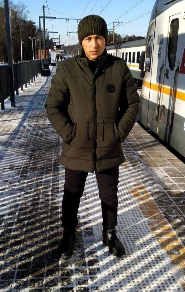  30645271  Fayozbek, 27 ,    