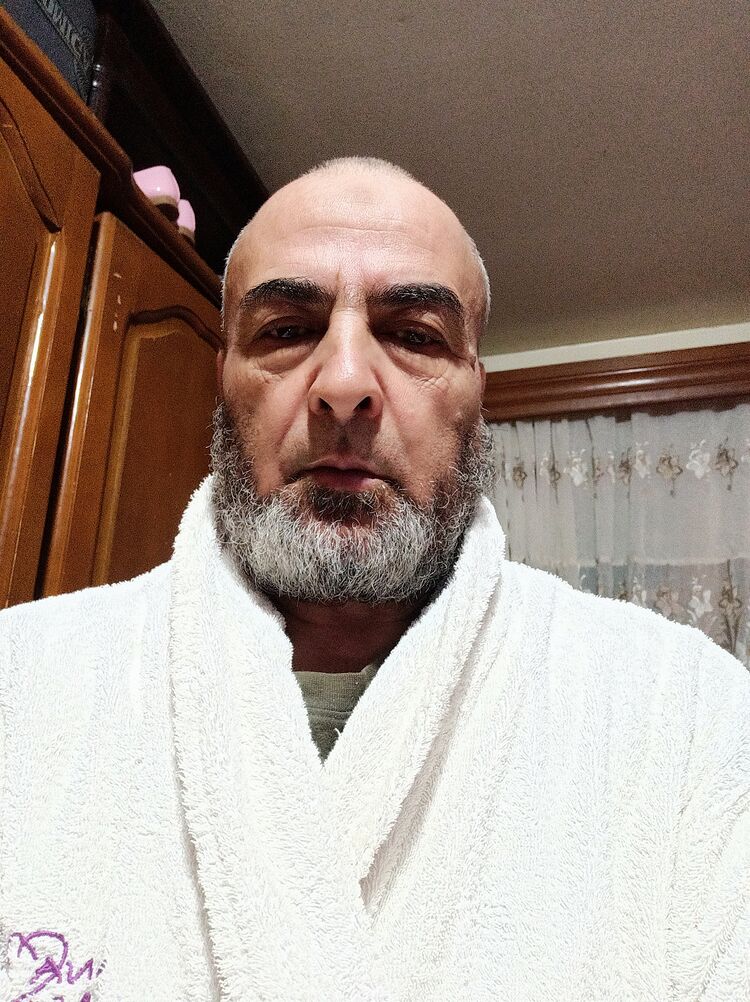  22916381  Noureddine, 61 ,    Hardy