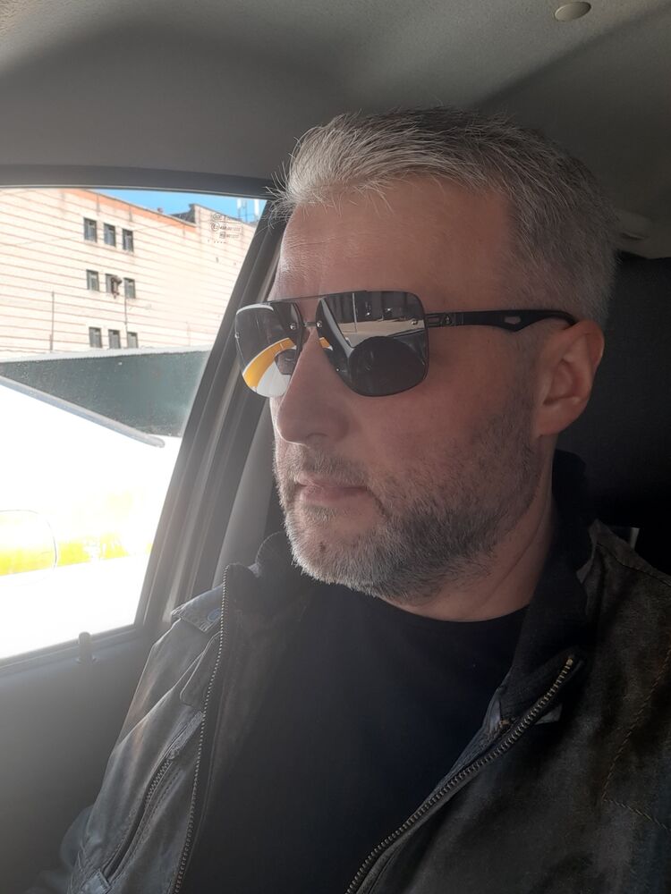  52547401  Maks, 46 ,    