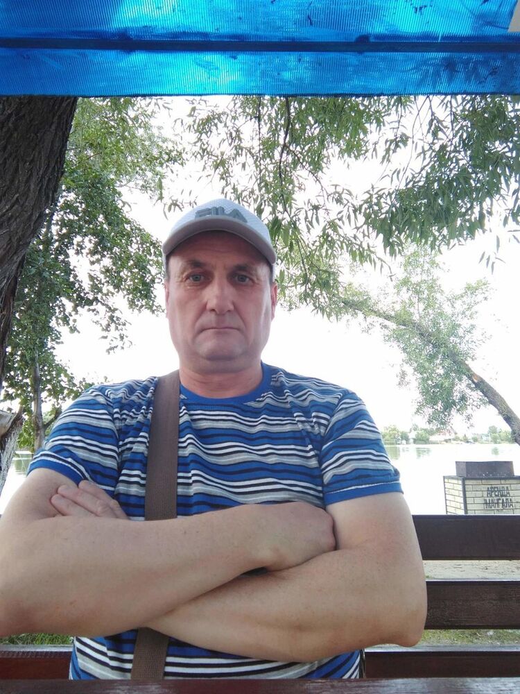  19269321  Eduard, 51 ,    -