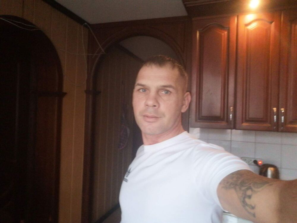  53178321  Viktor, 47 ,    