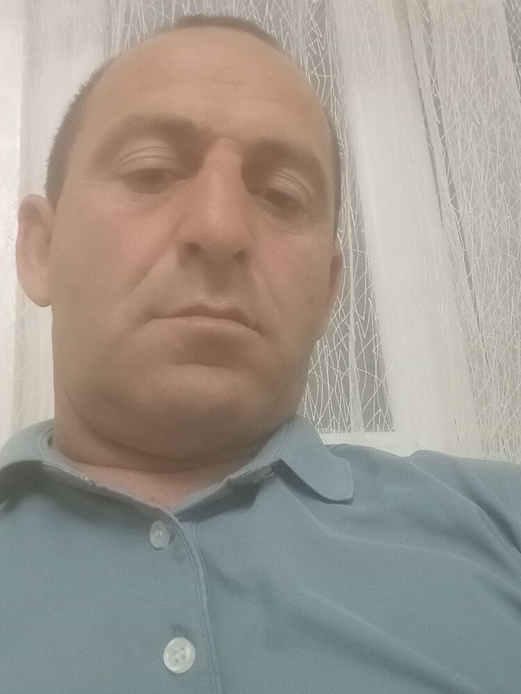  51488041  Roland, 49 ,    