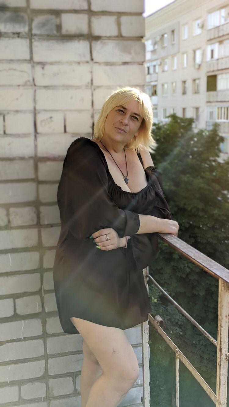  29875881  Julia, 42 ,    