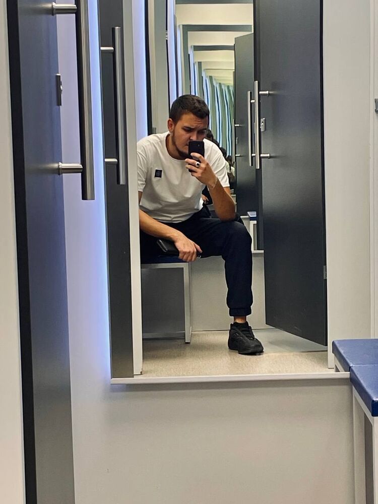  47277181  Vladislav, 20 ,    