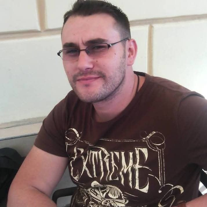  50462531  Miki, 38 ,    