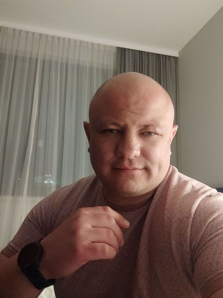  Stuttgart,   Aleks, 40 ,   ,   , c 