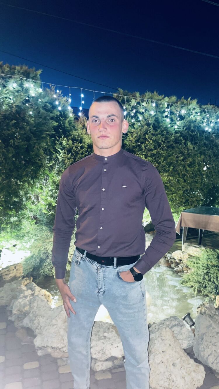  ,   Vladislav, 22 ,   ,   